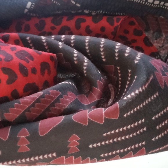 ZARA Printed Blanket Scarf 54" x 80" - Picture 5 of 9